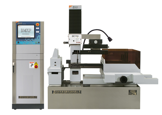 Ponga un neumático la cortadora del CNC EDM del molde para el acero de herramienta/el acero aleado