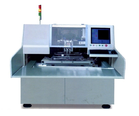 Dóblese en la línea máquina de inserción automática del paquete a través de las máquinas de la inserción del agujero